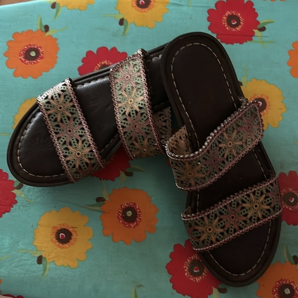 L’Artiste Spring Step Slide - Picture 3 of 8